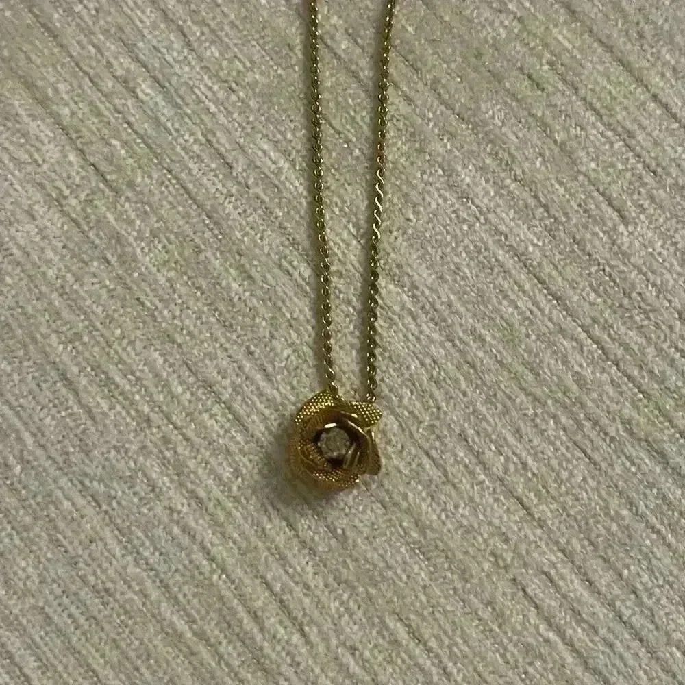Vintage Gold Tone Rose Pendant Necklace Rhinestone Center